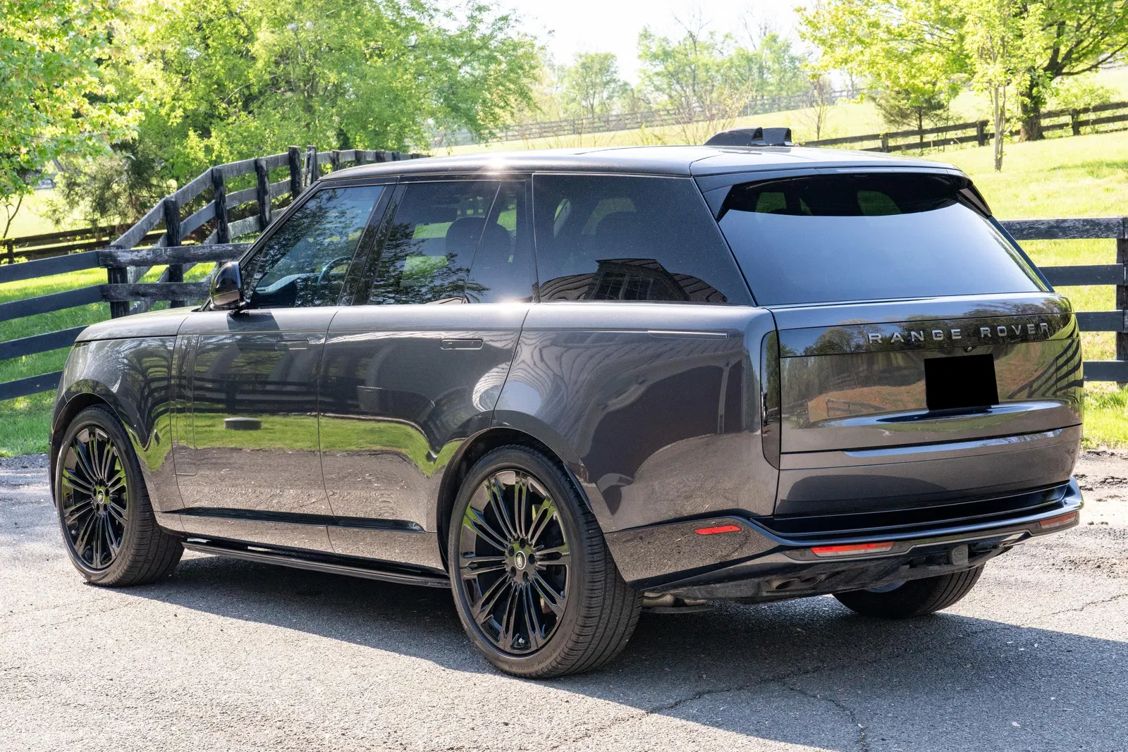 2024 Range Rover P530 SE  - 523-hp Twin-Turbo V8, AWD, Highly-Equipped, Unmodified