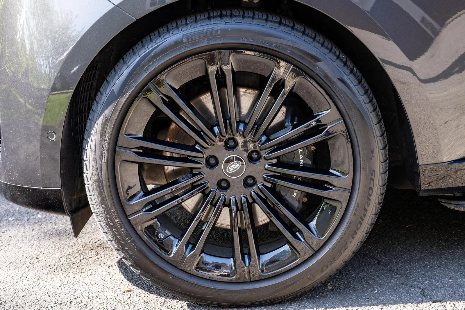 2024 Range Rover P530 SE  - 523-hp Twin-Turbo V8, AWD, Highly-Equipped, Unmodified