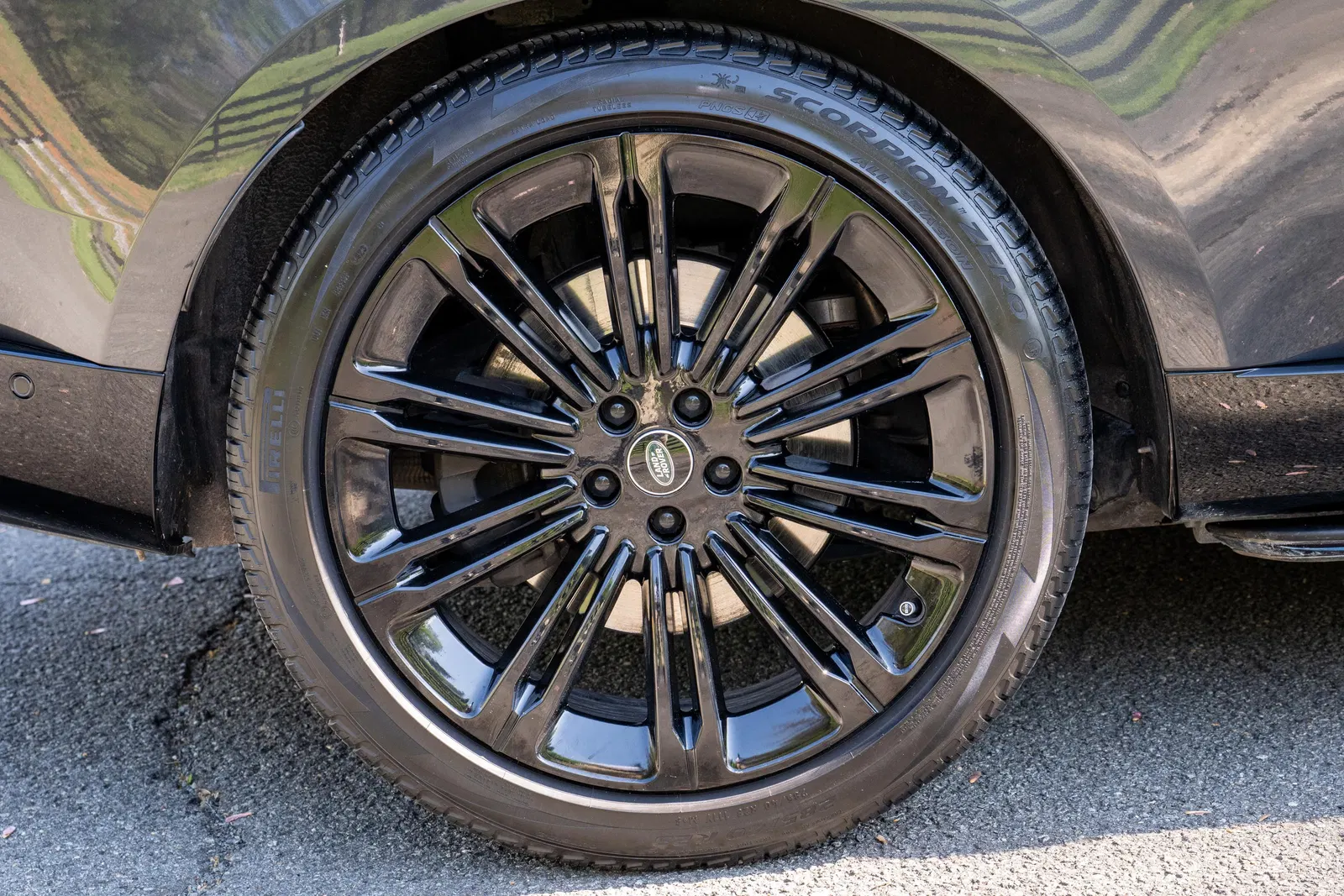 2024 Range Rover P530 SE  - 523-hp Twin-Turbo V8, AWD, Highly-Equipped, Unmodified