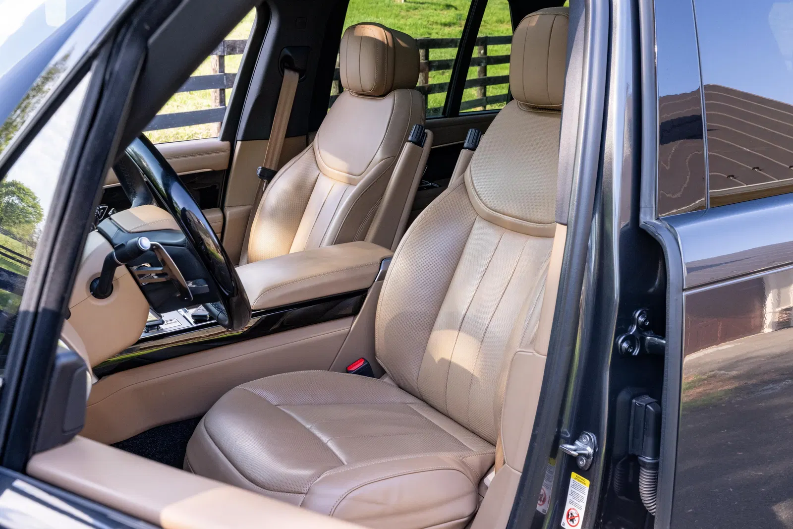 2024 Range Rover P530 SE  - 523-hp Twin-Turbo V8, AWD, Highly-Equipped, Unmodified