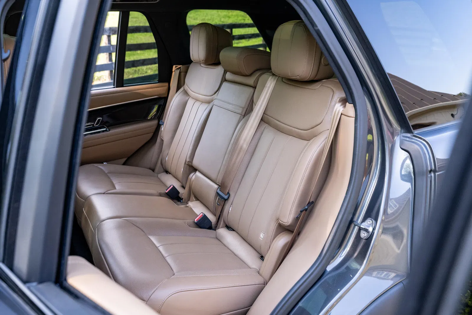 2024 Range Rover P530 SE  - 523-hp Twin-Turbo V8, AWD, Highly-Equipped, Unmodified