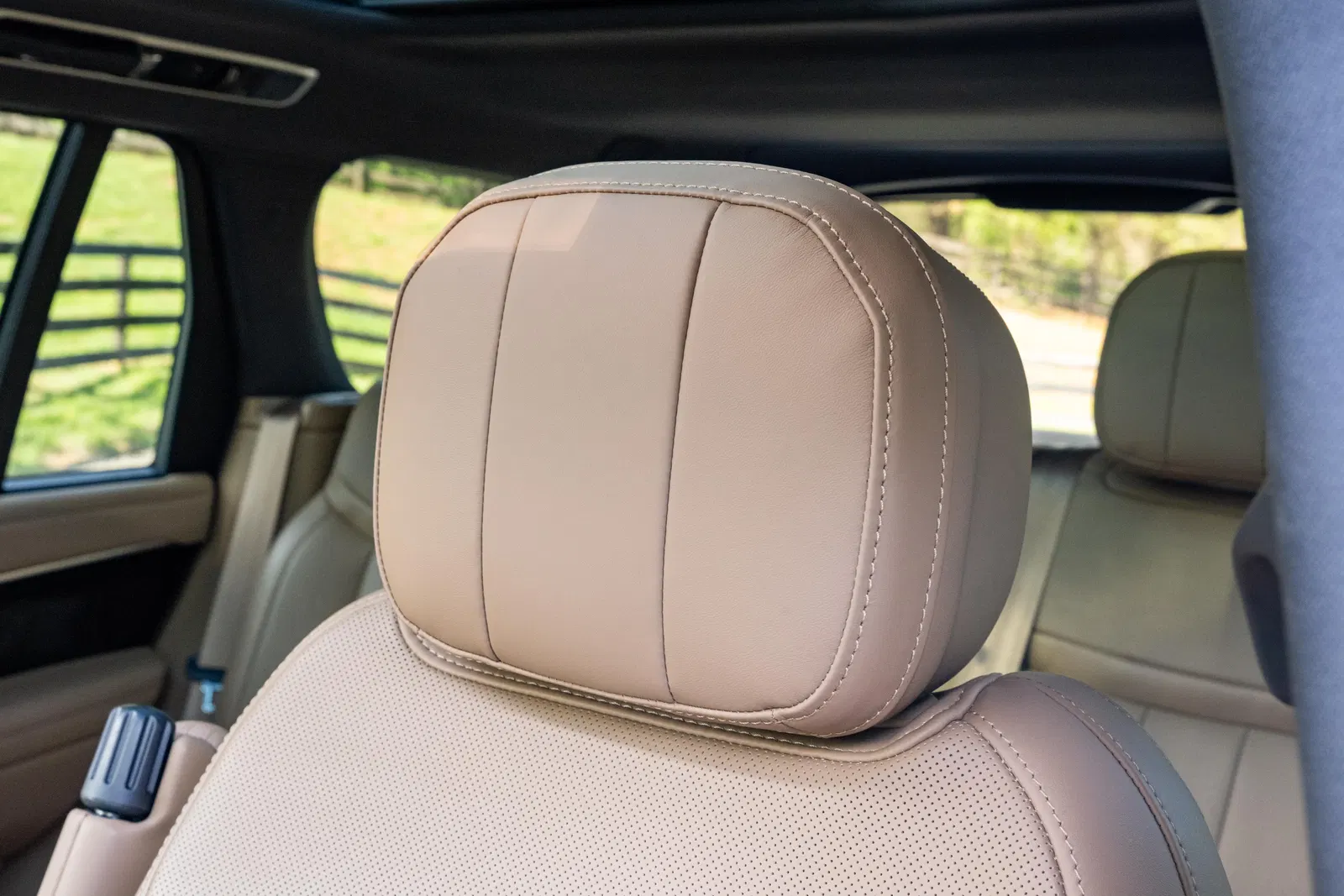 2024 Range Rover P530 SE  - 523-hp Twin-Turbo V8, AWD, Highly-Equipped, Unmodified
