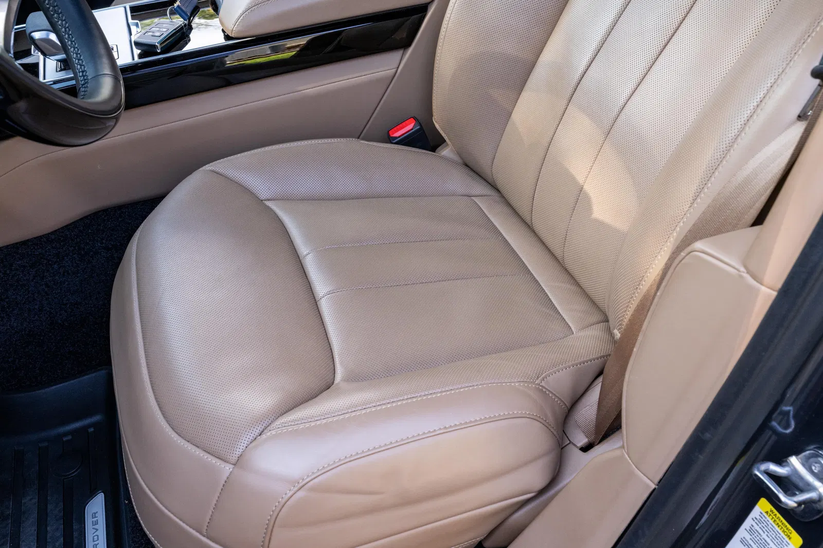 2024 Range Rover P530 SE  - 523-hp Twin-Turbo V8, AWD, Highly-Equipped, Unmodified