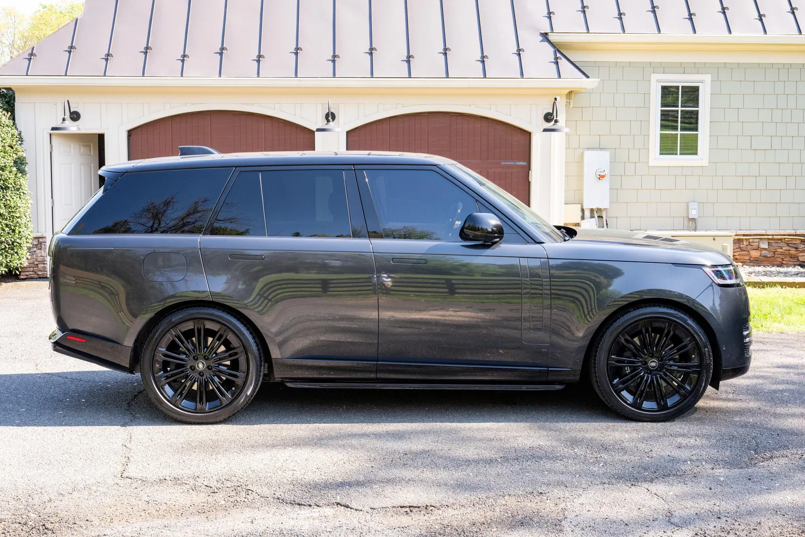 2024 Range Rover P530 SE  - 523-hp Twin-Turbo V8, AWD, Highly-Equipped, Unmodified