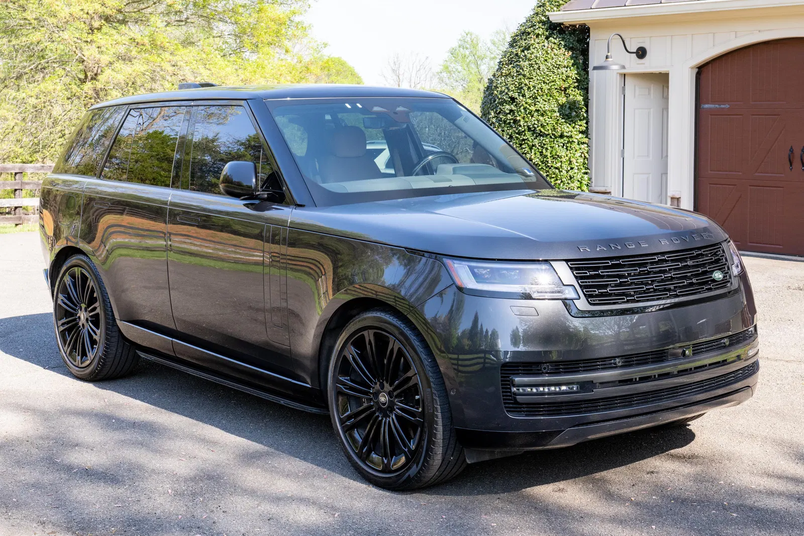 2024 Range Rover P530 SE  - 523-hp Twin-Turbo V8, AWD, Highly-Equipped, Unmodified