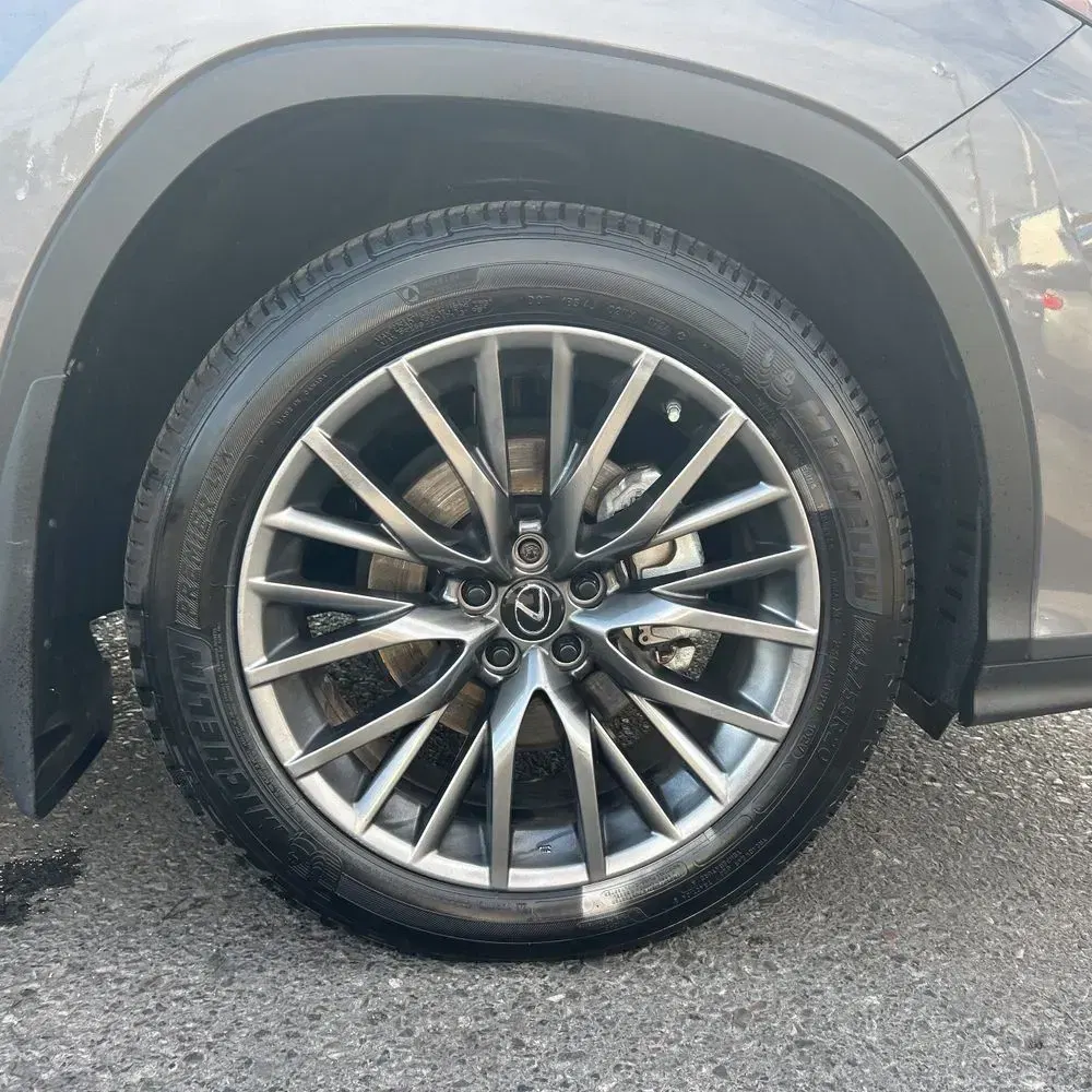 2022 Lexus RX 450h F SPORT Handling