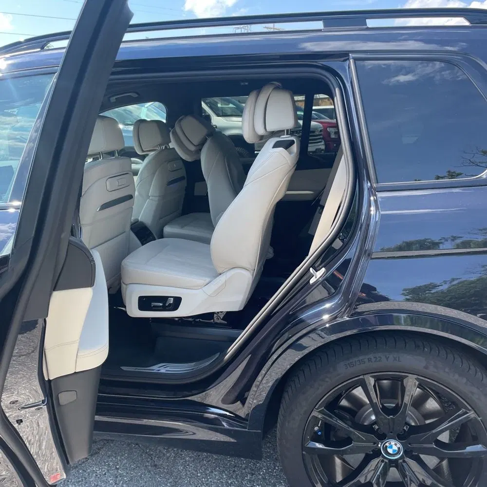 2025 BMW X7 M60i
