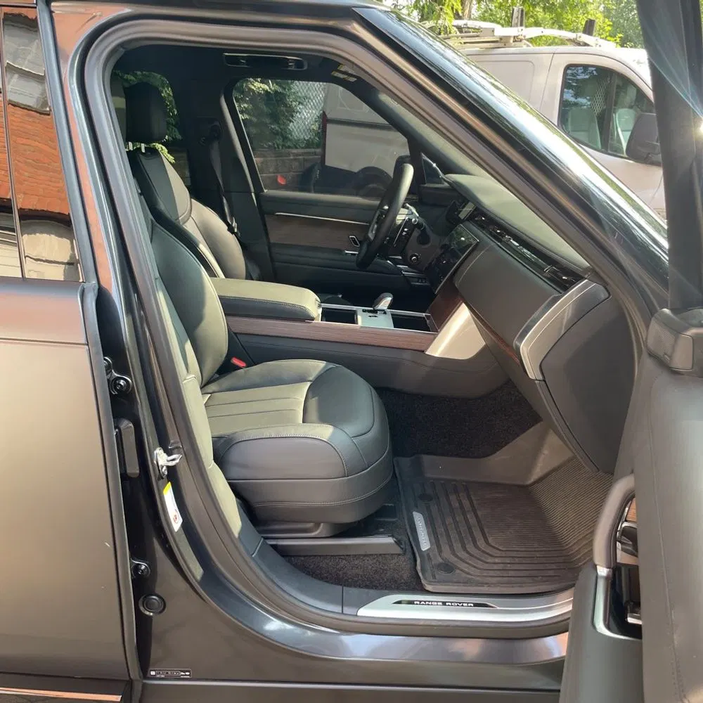 2025 Land Rover Range Rover SE P530