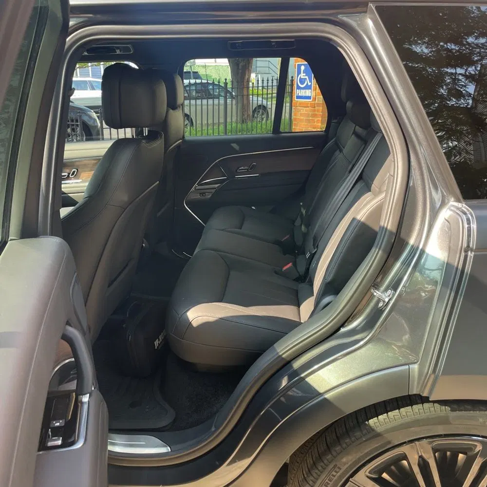 2025 Land Rover Range Rover SE P530