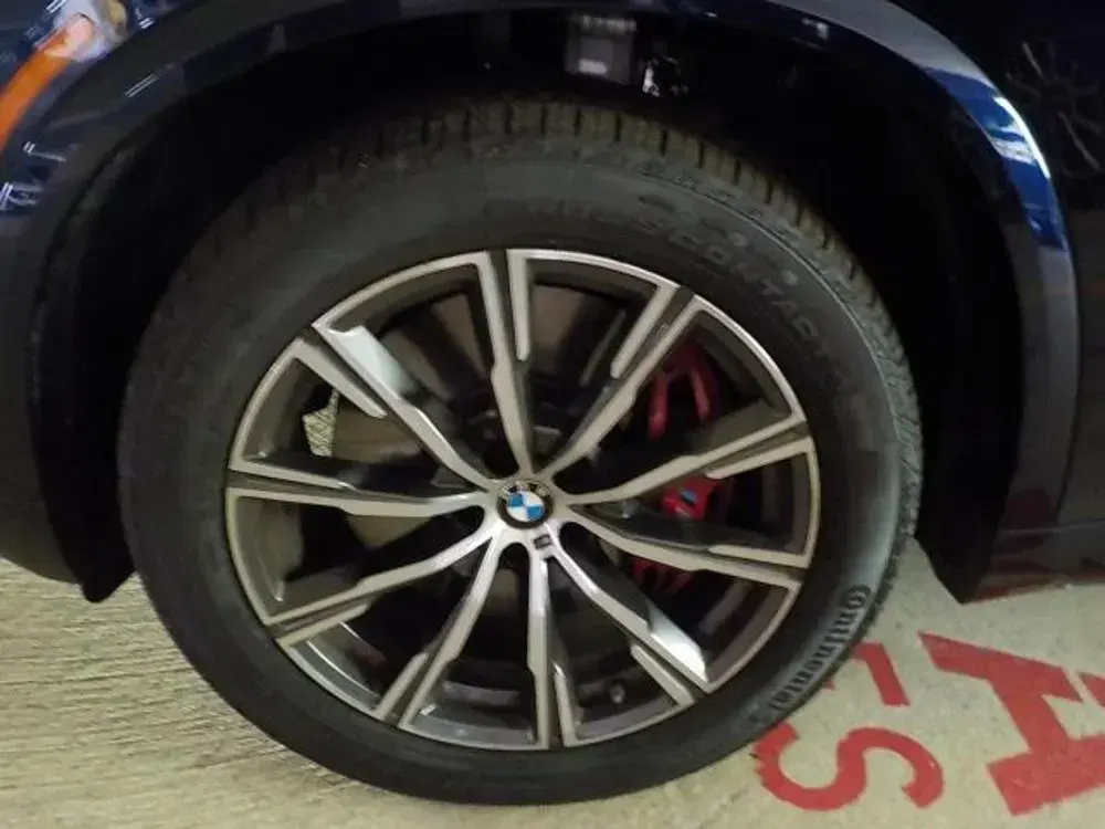 2025 BMW X5 M60i
