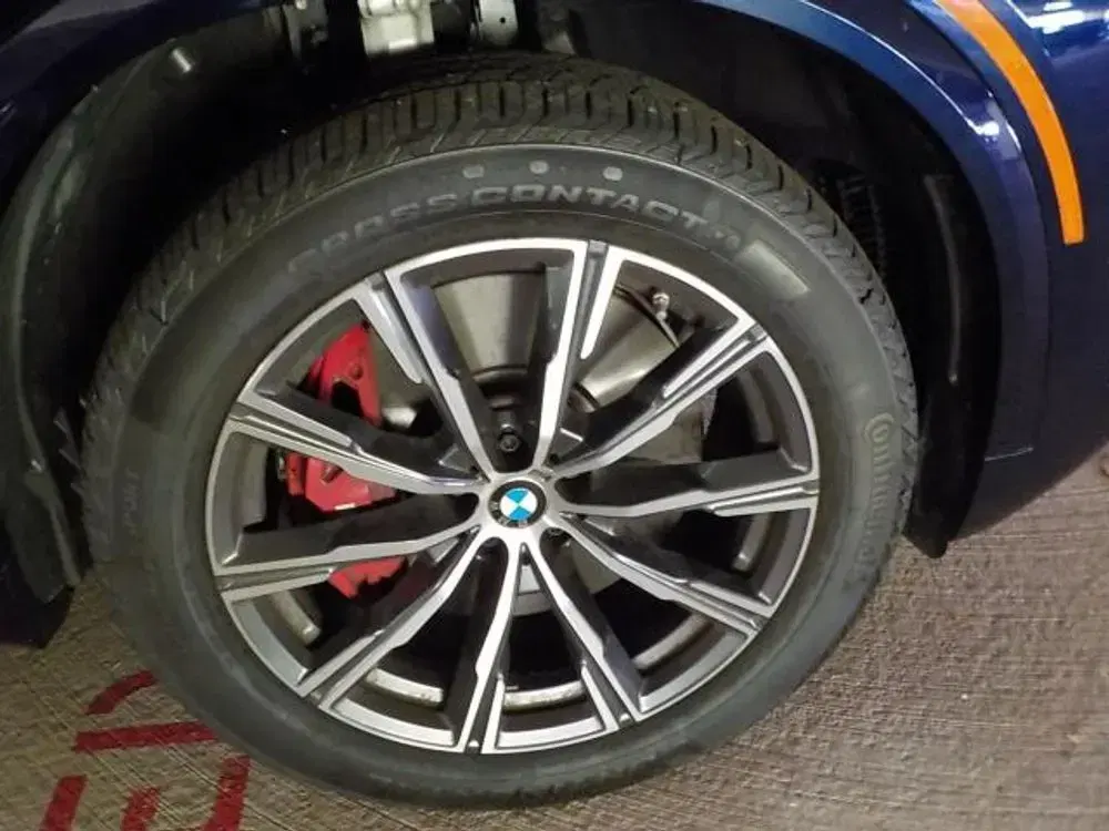 2025 BMW X5 M60i
