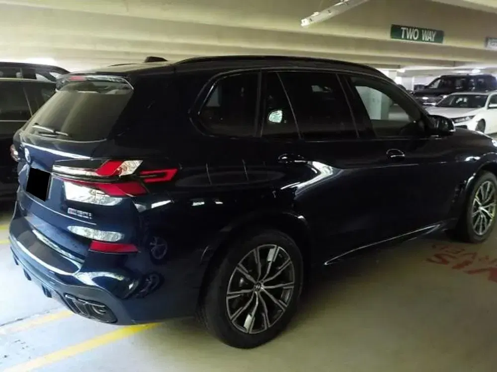 2025 BMW X5 M60i