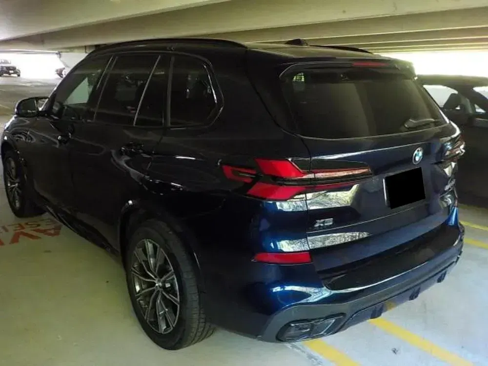 2025 BMW X5 M60i