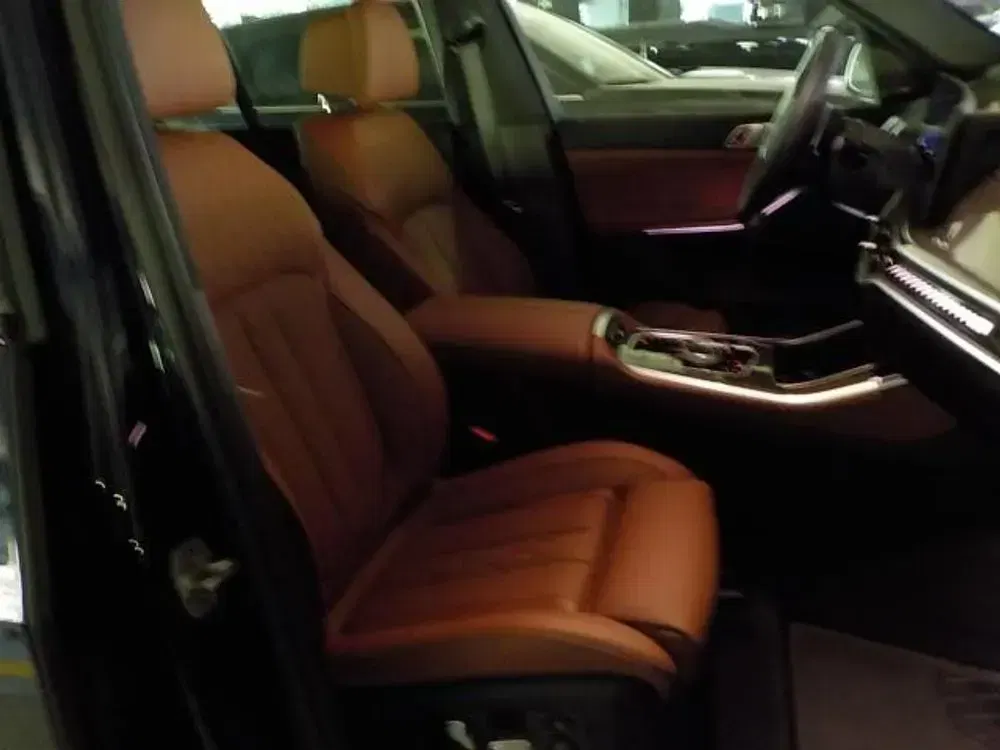 2025 BMW X5 M60i