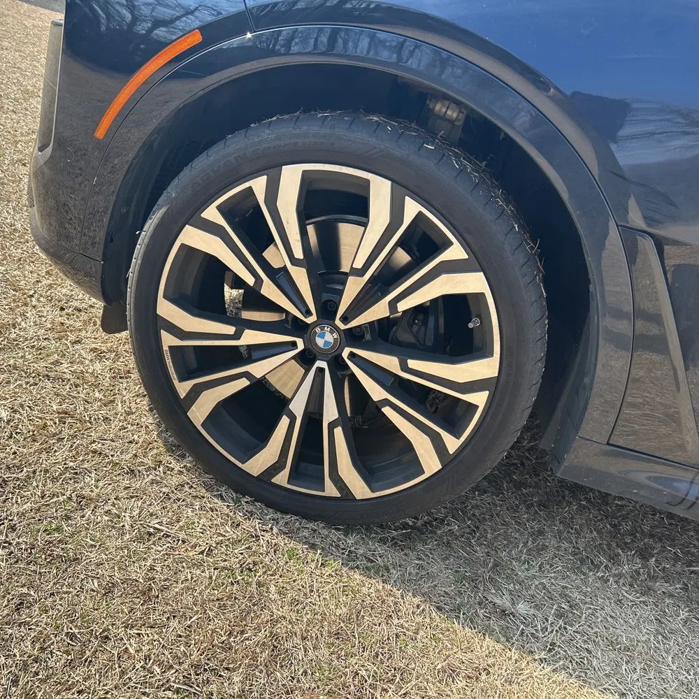 2023 BMW X7 M60i
