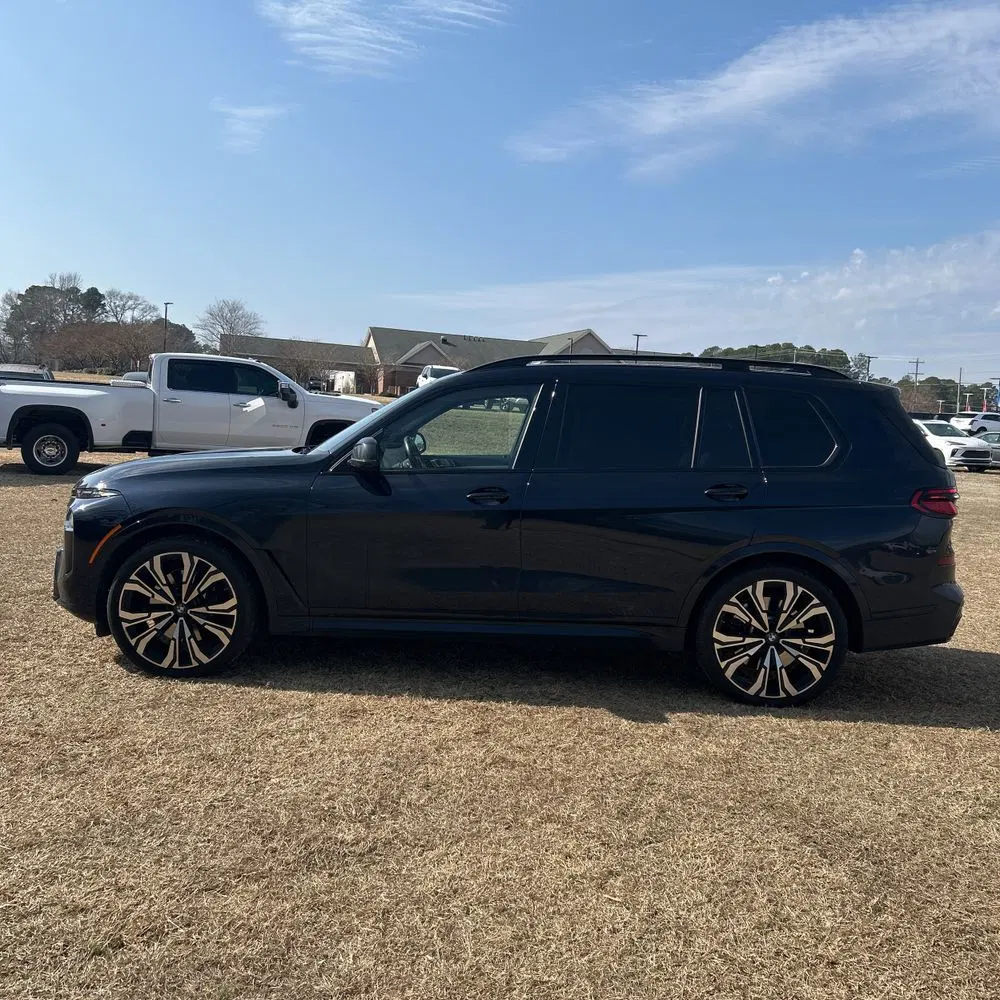 2023 BMW X7 M60i
