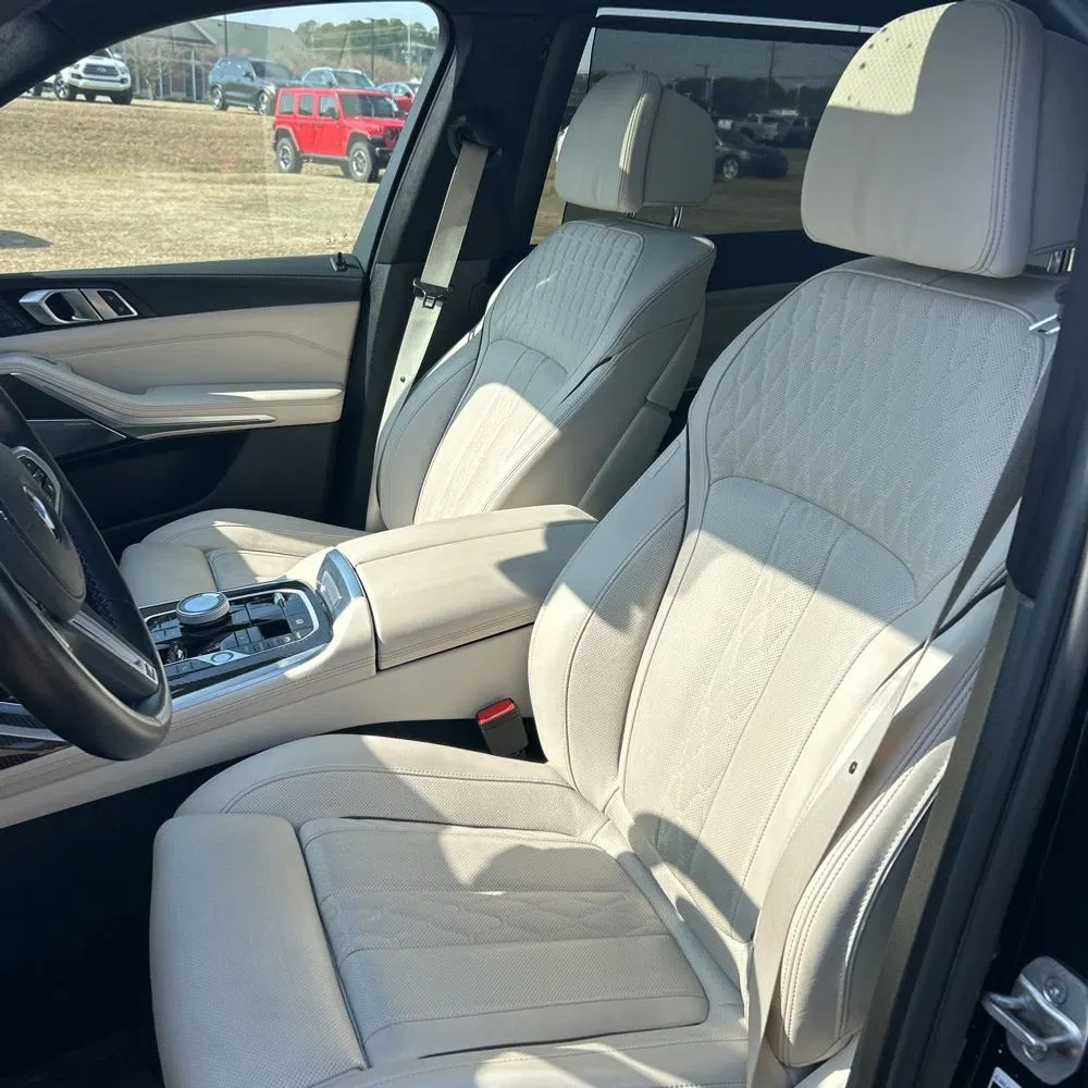 2023 BMW X7 M60i