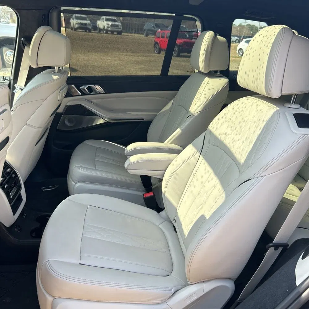 2023 BMW X7 M60i