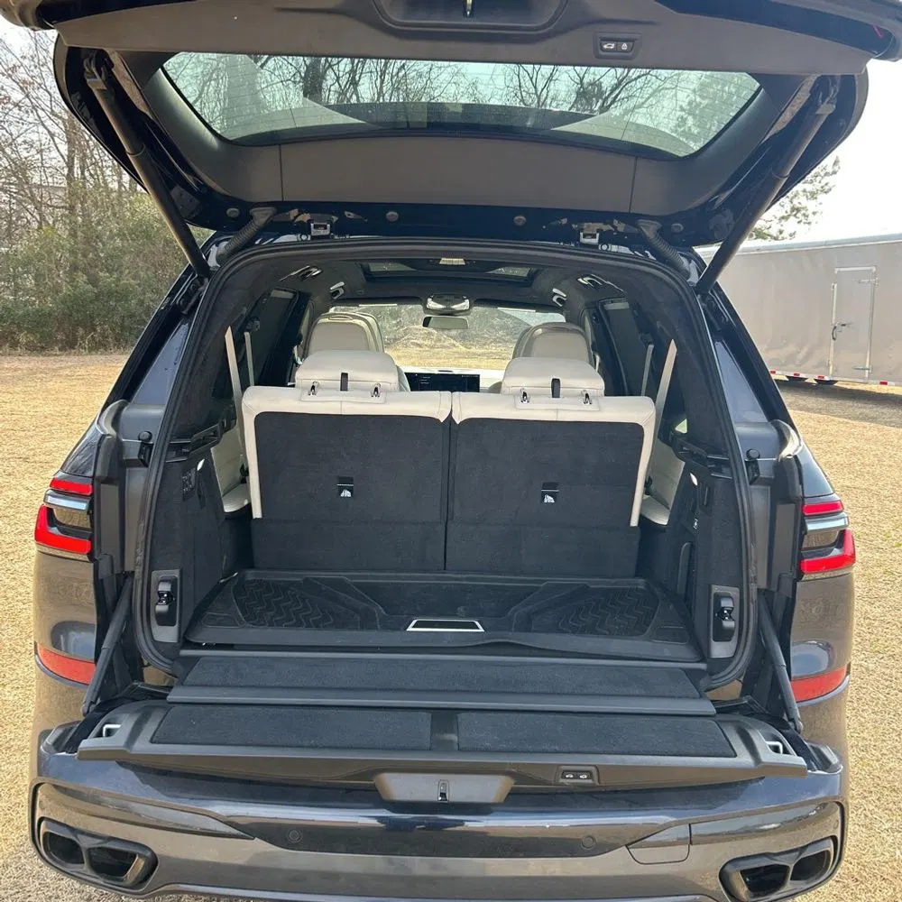 2023 BMW X7 M60i