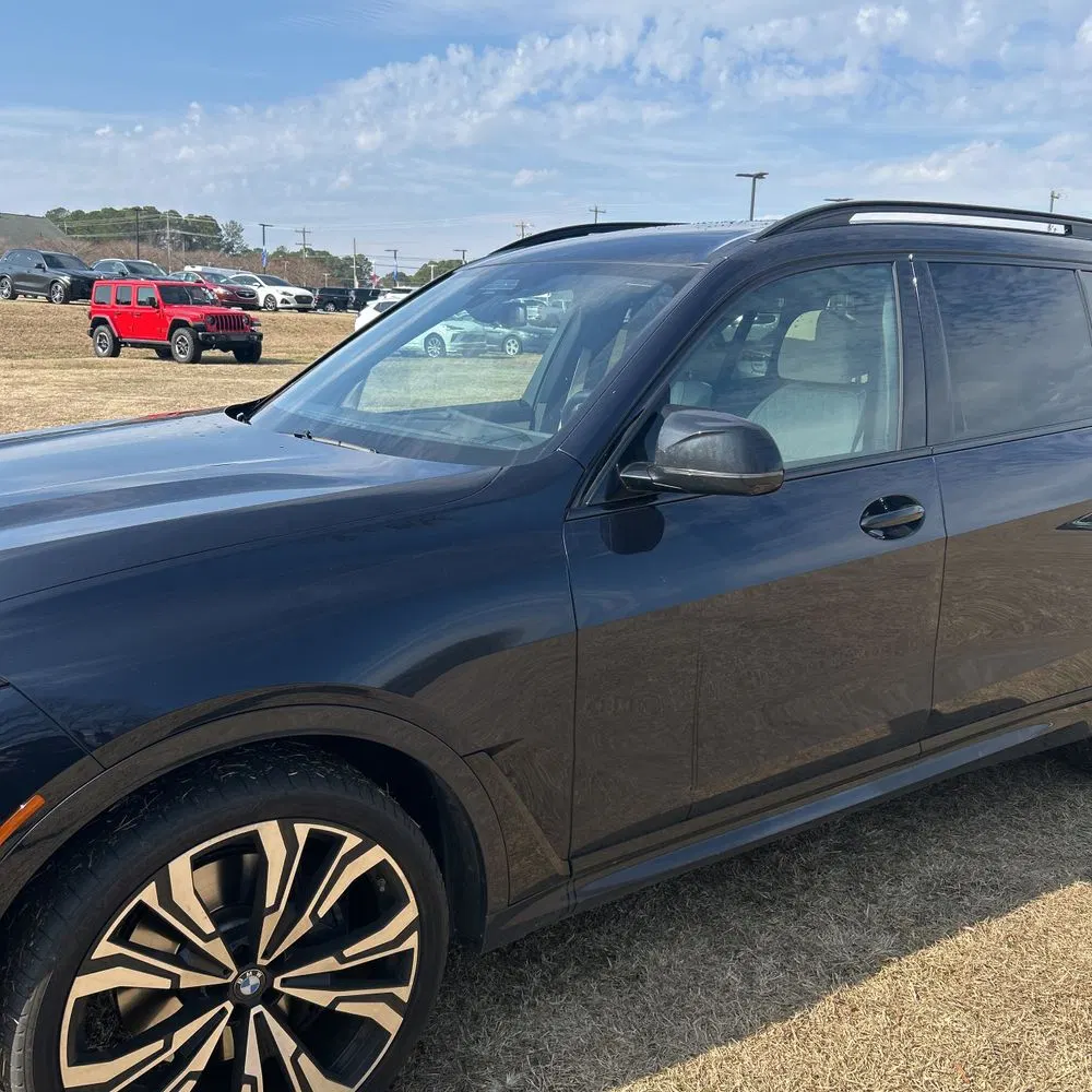 2023 BMW X7 M60i