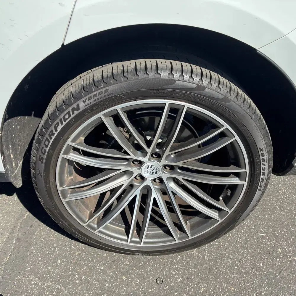 2024 Porsche Macan Base