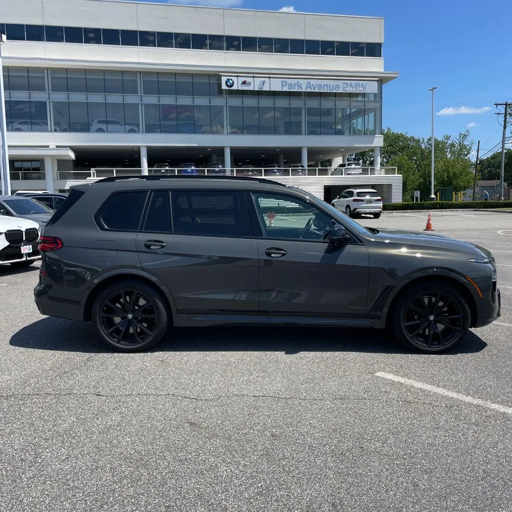 2024 BMW X7 M60i
