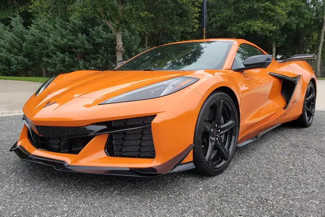 2023 Chevrolet Corvette Z06 Coupe - 670-hp LT6 V8, Z06 Ultimate Performance Package, Amplify Orange Tintcoat