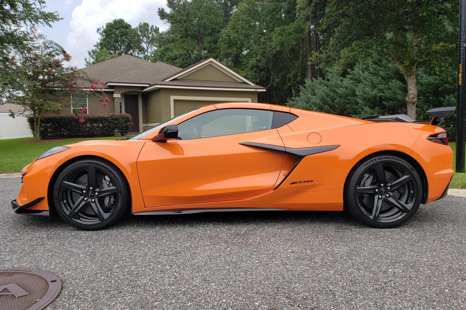 2023 Chevrolet Corvette Z06 Coupe - 670-hp LT6 V8, Z06 Ultimate Performance Package, Amplify Orange Tintcoat