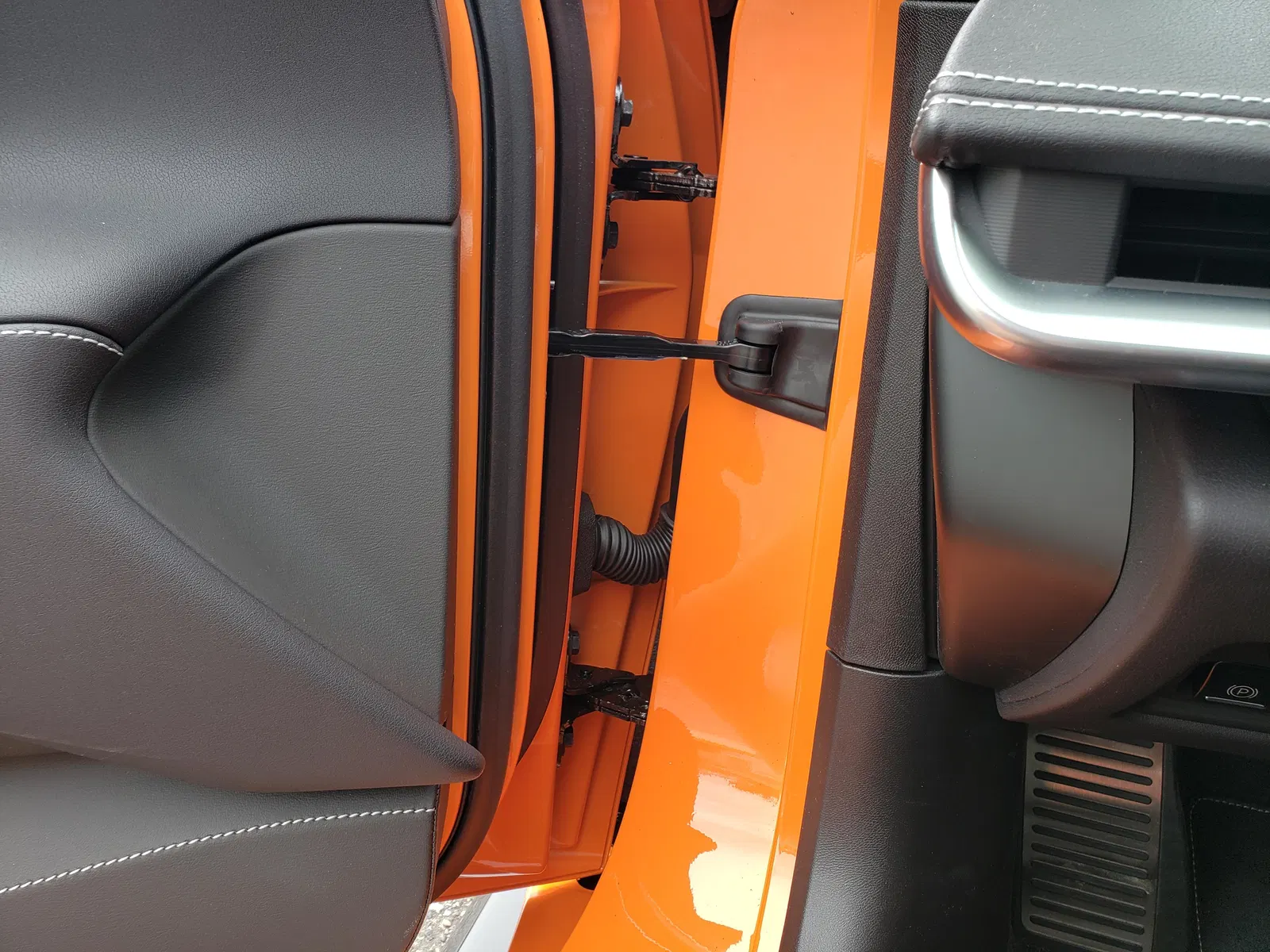 2023 Chevrolet Corvette Z06 Coupe - 670-hp LT6 V8, Z06 Ultimate Performance Package, Amplify Orange Tintcoat