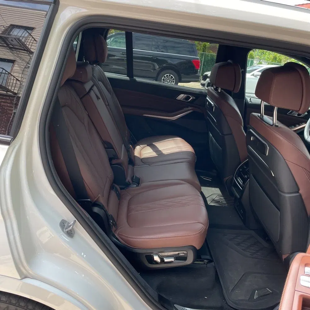 2025 BMW X7 M60i