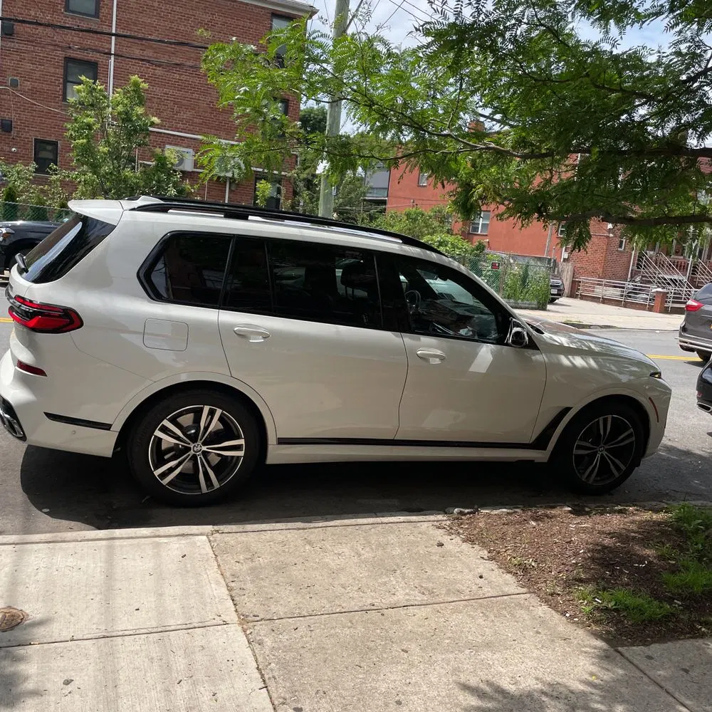 2025 BMW X7 M60i