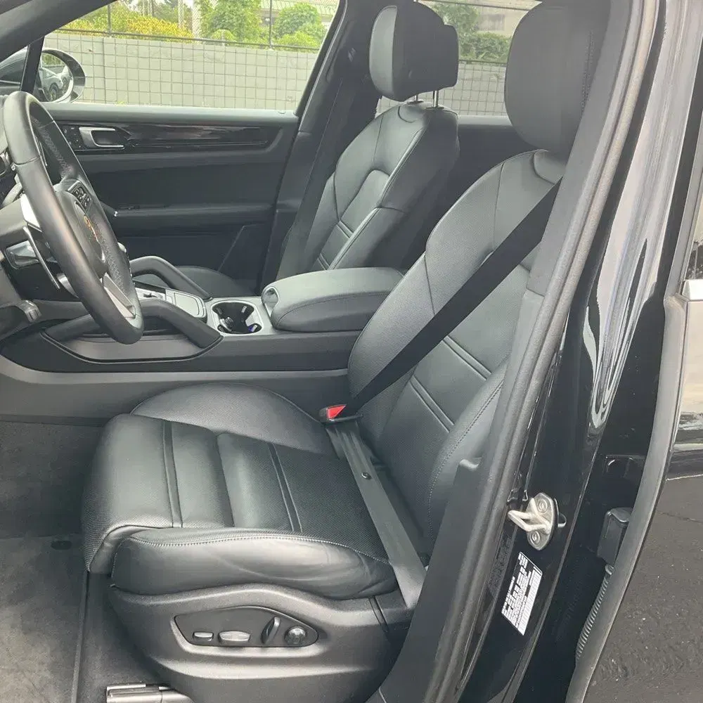 2023 Porsche Cayenne Base