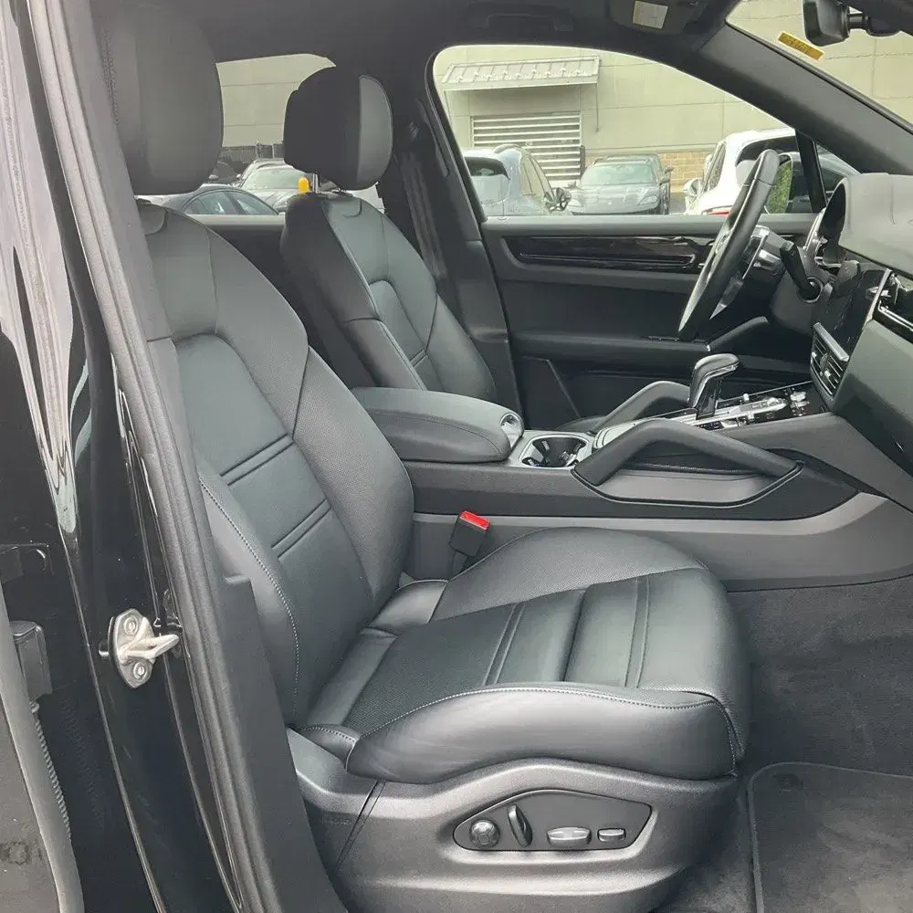 2023 Porsche Cayenne Base