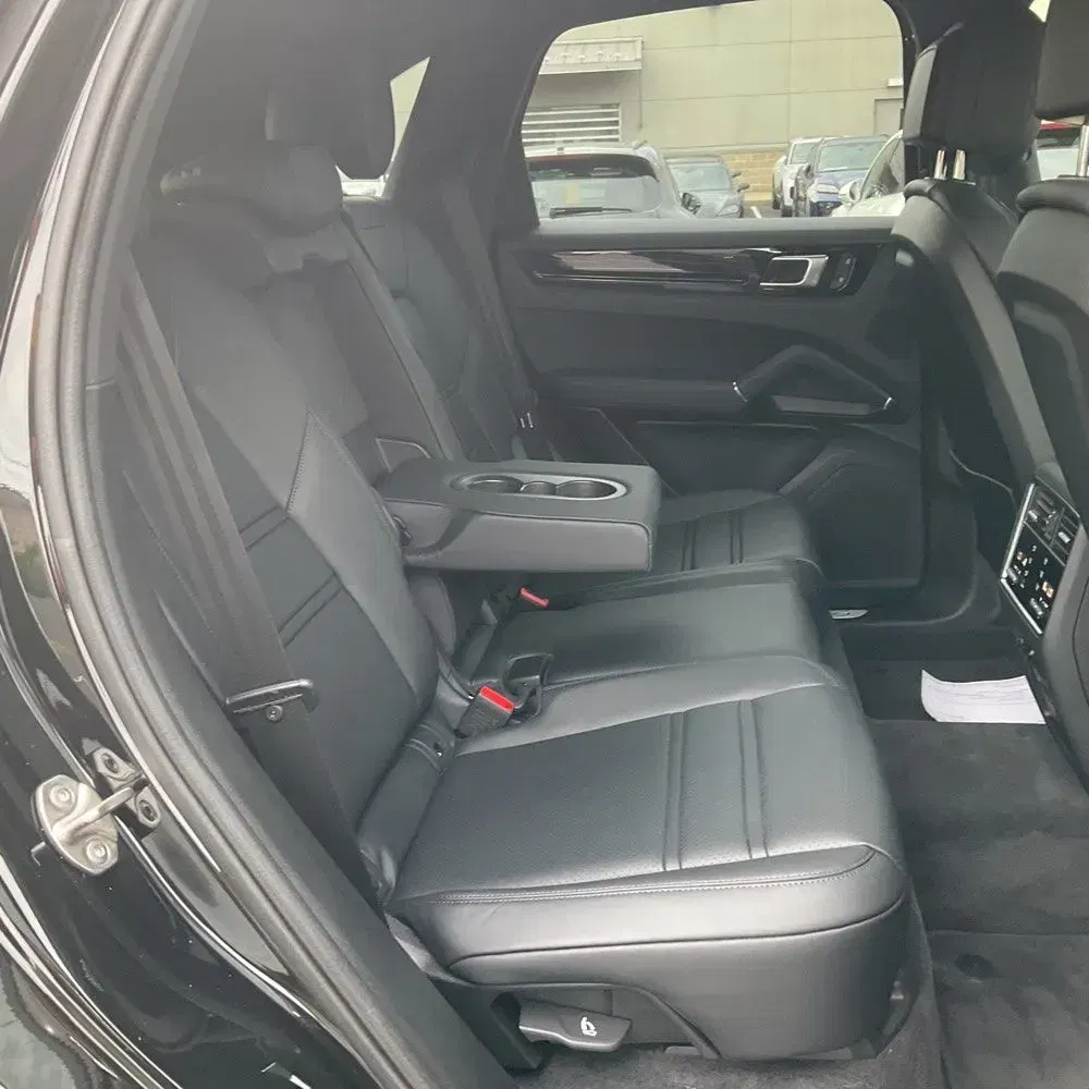 2023 Porsche Cayenne Base