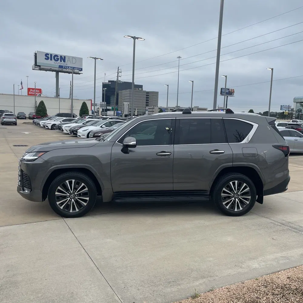 2022 Lexus LX 600 Base