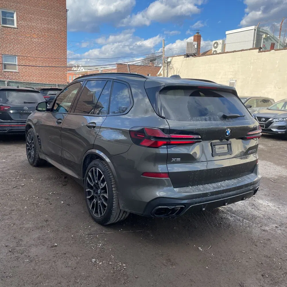 2024 BMW X5 M60i