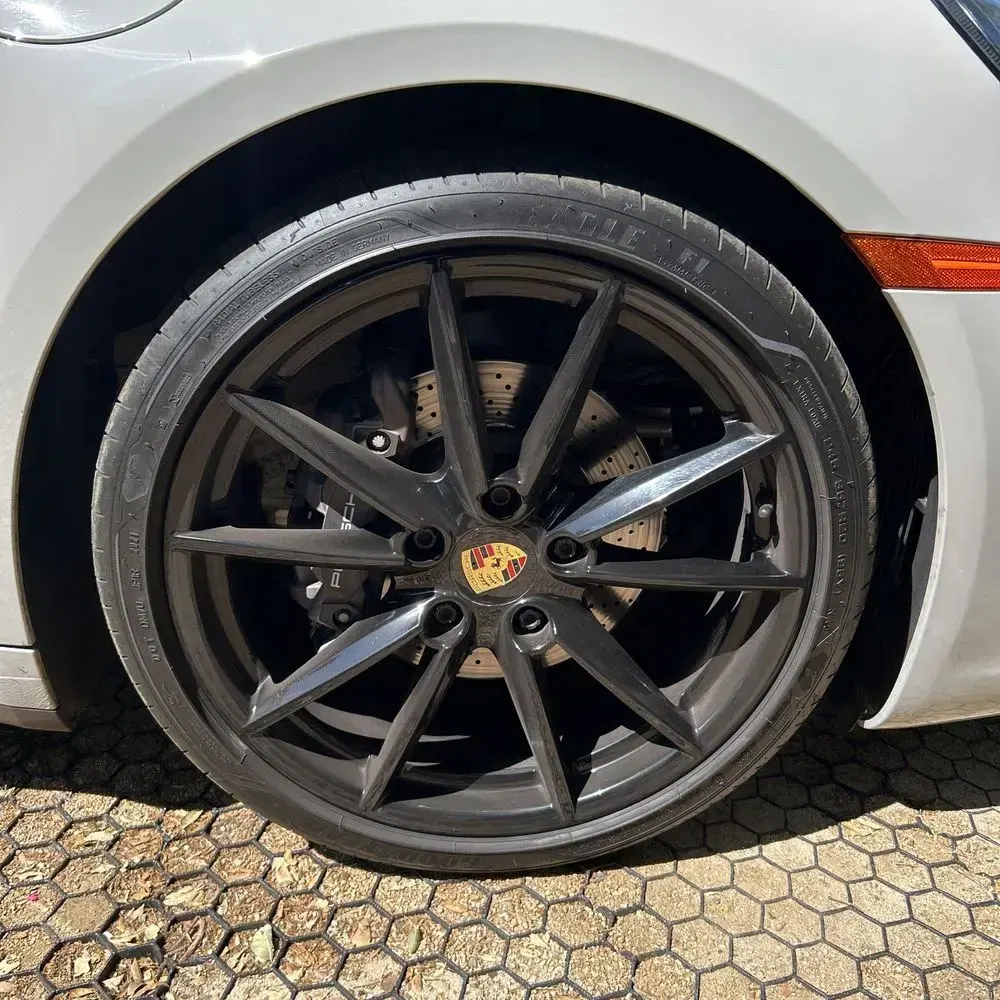 2021 Porsche 911 Carrera