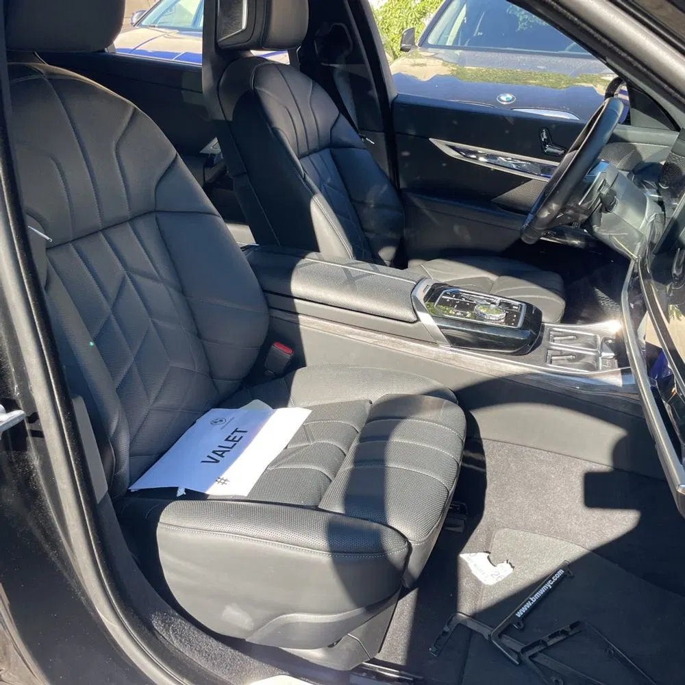 2023 BMW 7-Series 740i