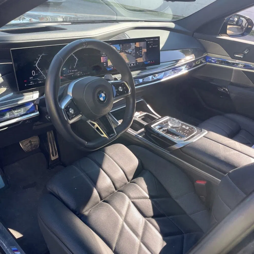 2023 BMW 7-Series 740i