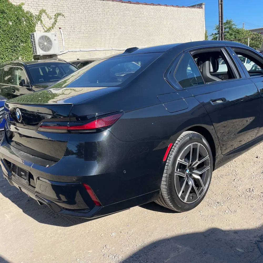 2023 BMW 7-Series 740i