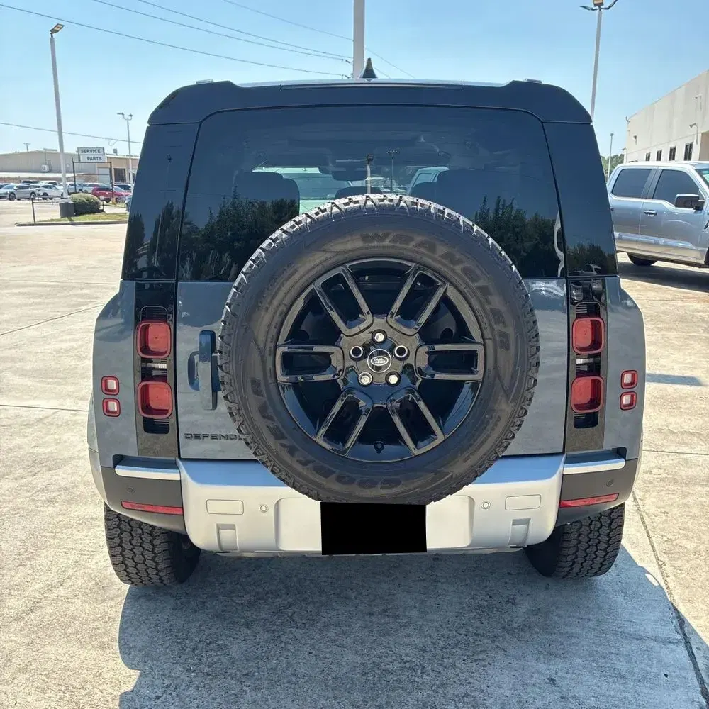 2024 Land Rover Defender 110 S P300
