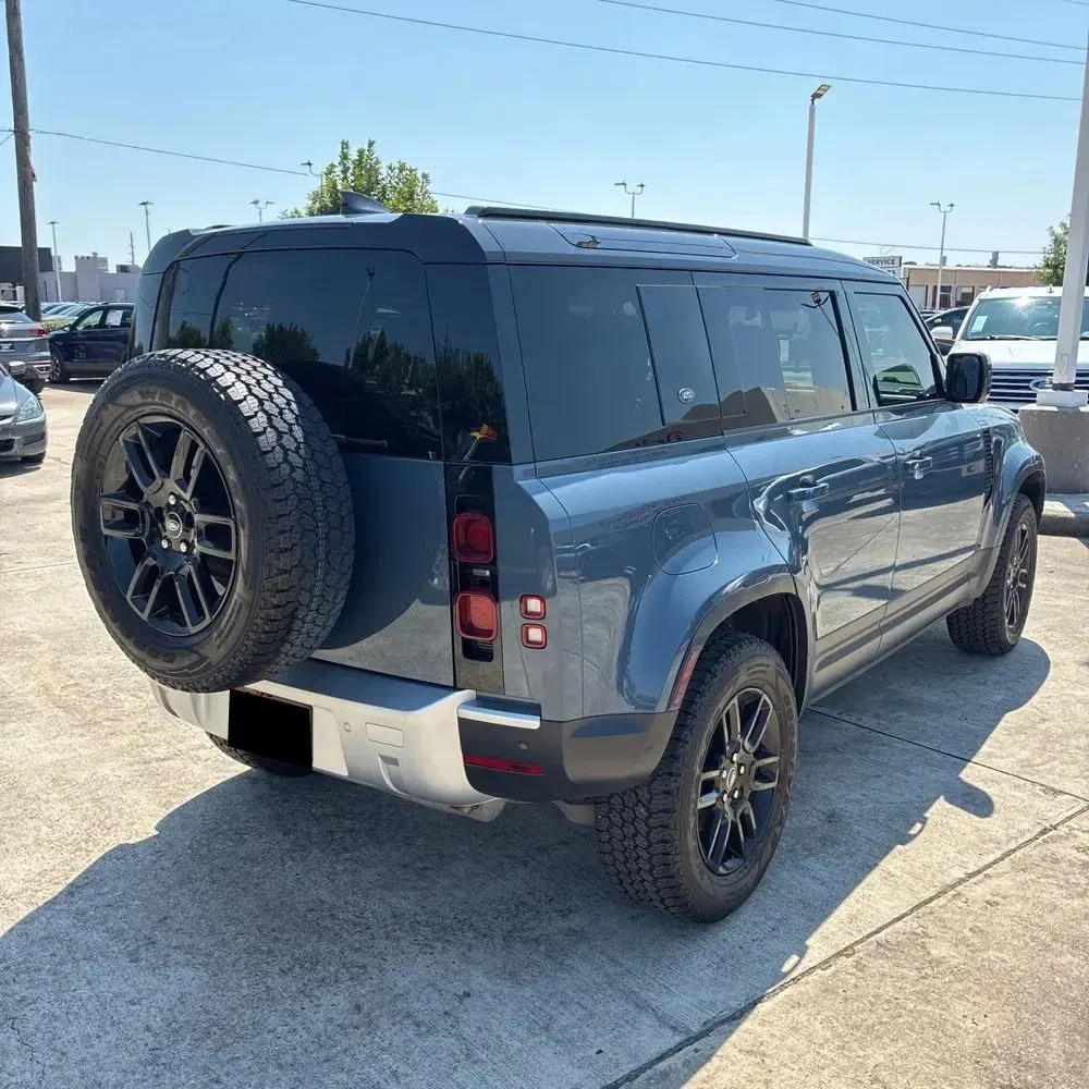 2024 Land Rover Defender 110 S P300