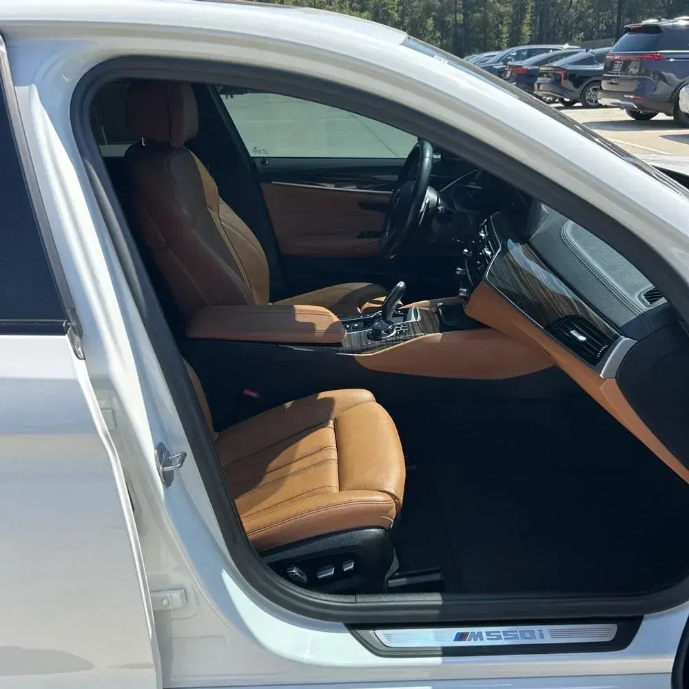 2021 BMW 5-Series M550xi