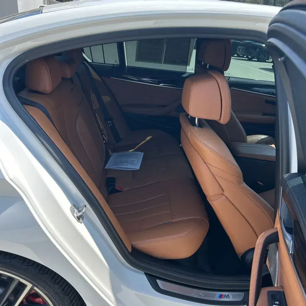 2021 BMW 5-Series M550xi