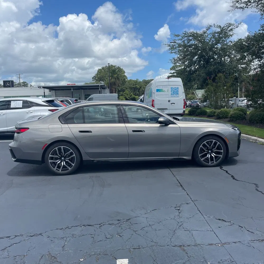 2023 BMW 7-Series 740i