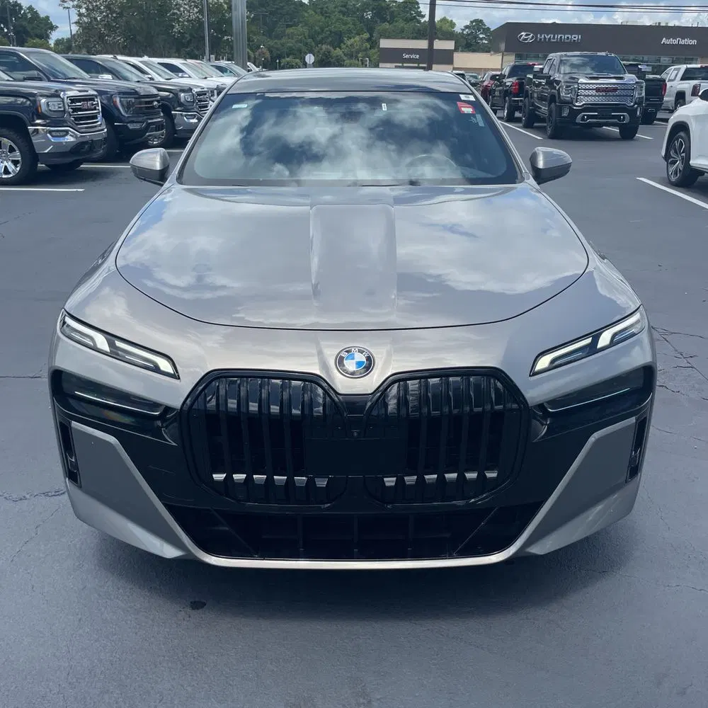 2023 BMW 7-Series 740i