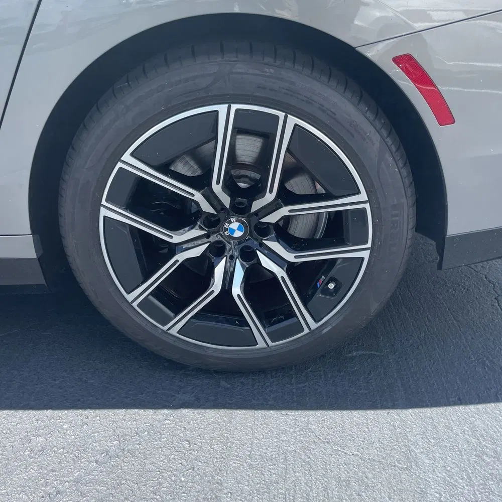 2023 BMW 7-Series 740i
