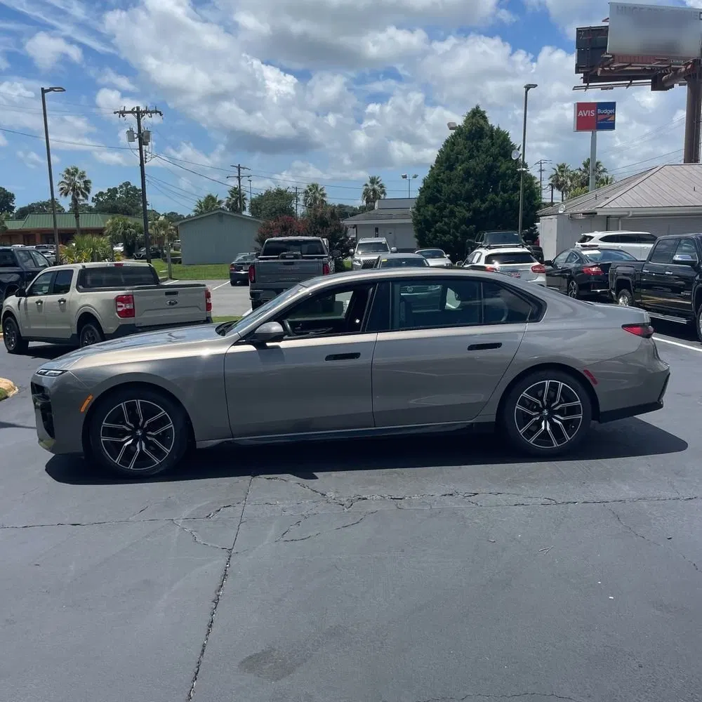 2023 BMW 7-Series 740i