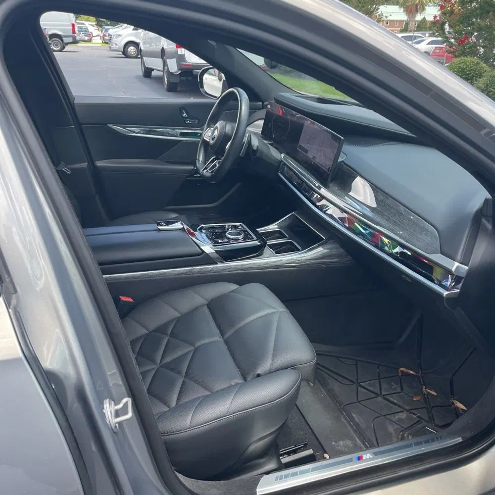 2023 BMW 7-Series 740i