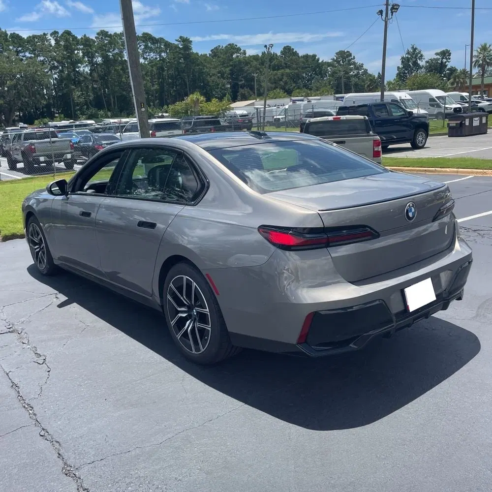2023 BMW 7-Series 740i